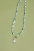 Load image into Gallery viewer, Green beads + Quartz
